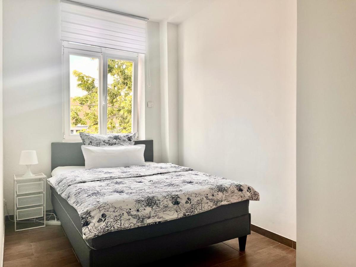 Modern Family In Apartment Bamberg